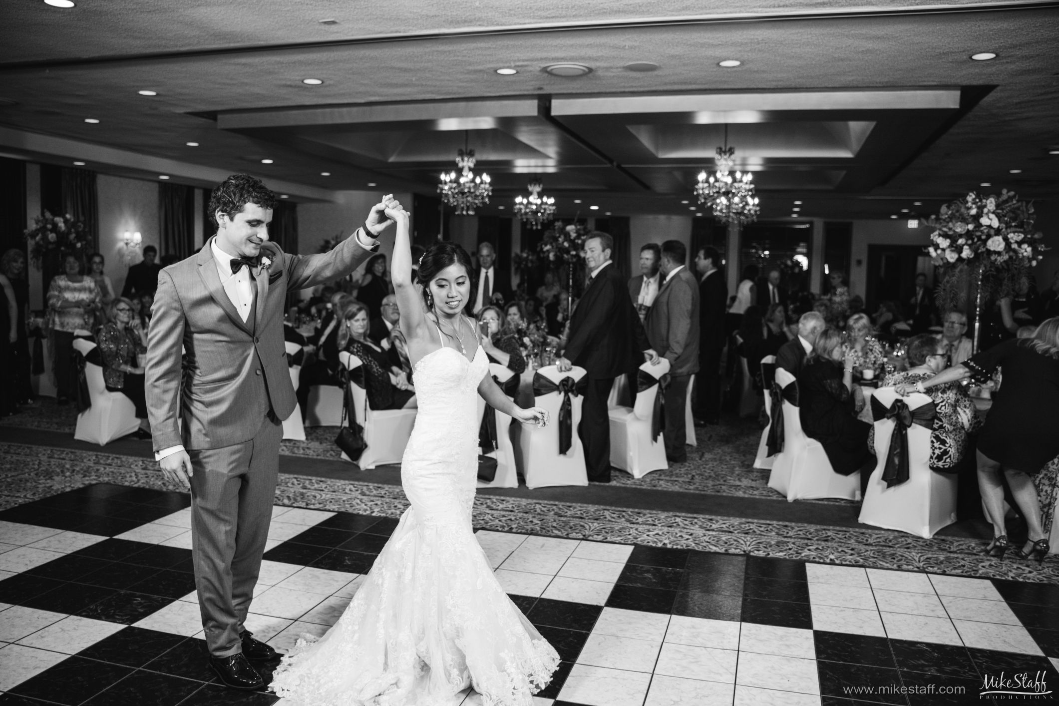 Have you read how to hire a great dj michigan wedding